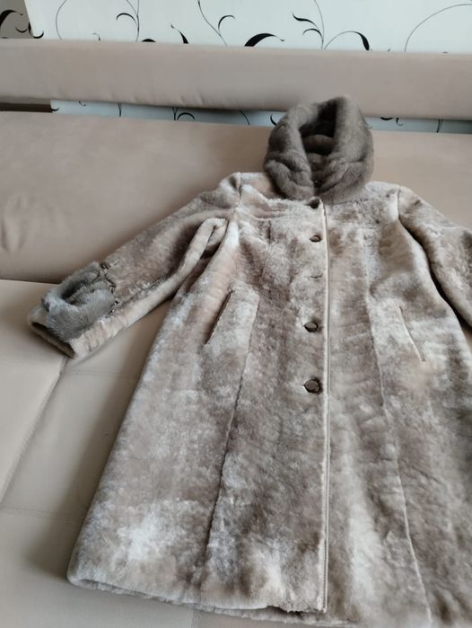 Продам  шубу  находимся в пришахтинске