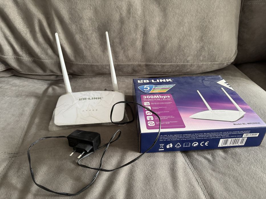 Роутер с WI FI LB link 300 Mb/s  в хорошем состоянии