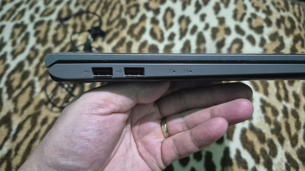 Laptop asus x512u i3