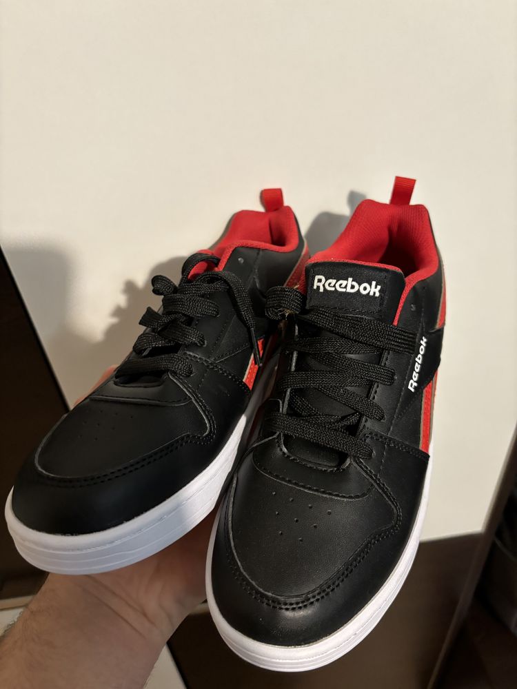 Чисто нови обувки Reebok