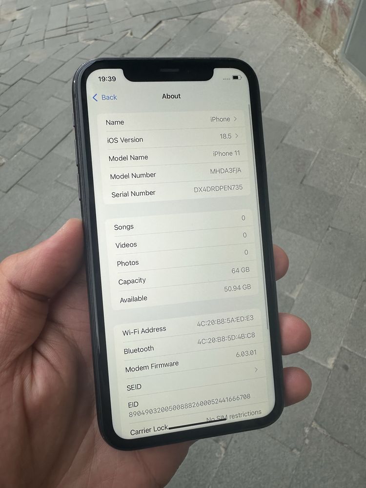 iPhone 11 64gb 95% baterie