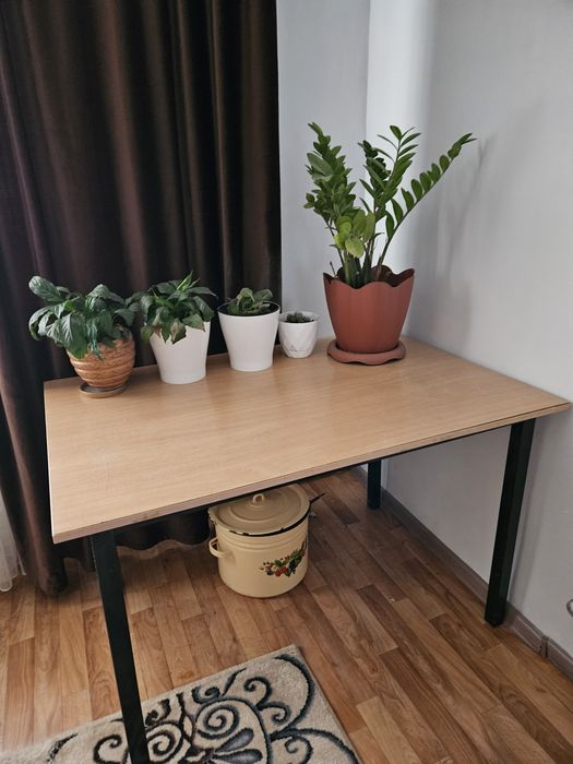 Стол кухонный средний