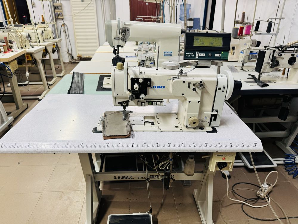 Masina de cusut cu triplu transport JUKI LU 2210 N automata