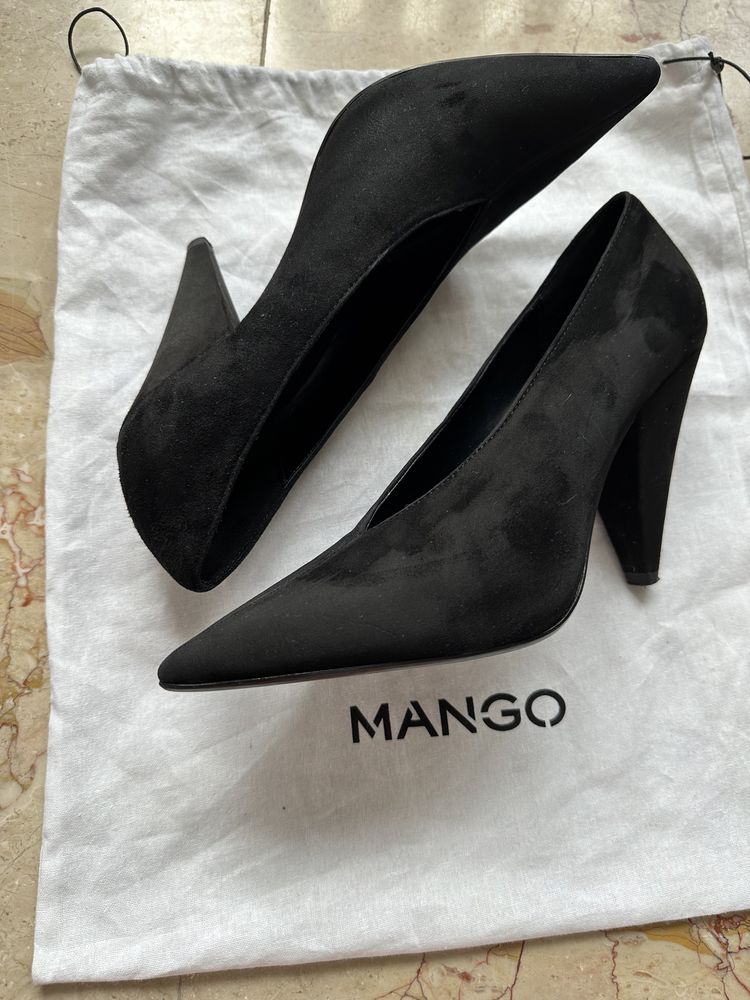 Pantofi negri Mango, cu toc marimea 37 38 model deosebit