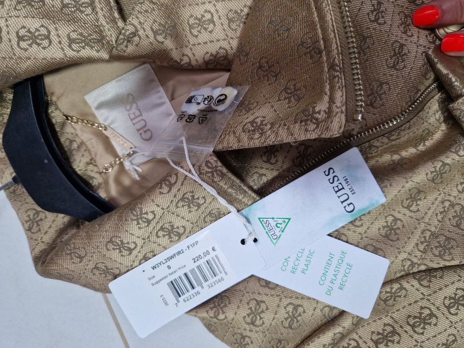Geaca dama Guess Originala 
S S 
48 bust

460 lei 
Cont