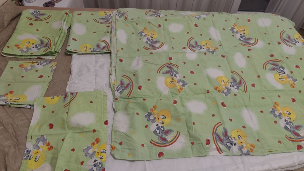 Бебешки комлект чаршафи 2 бр  и олекотена завивка за бебешко креватче