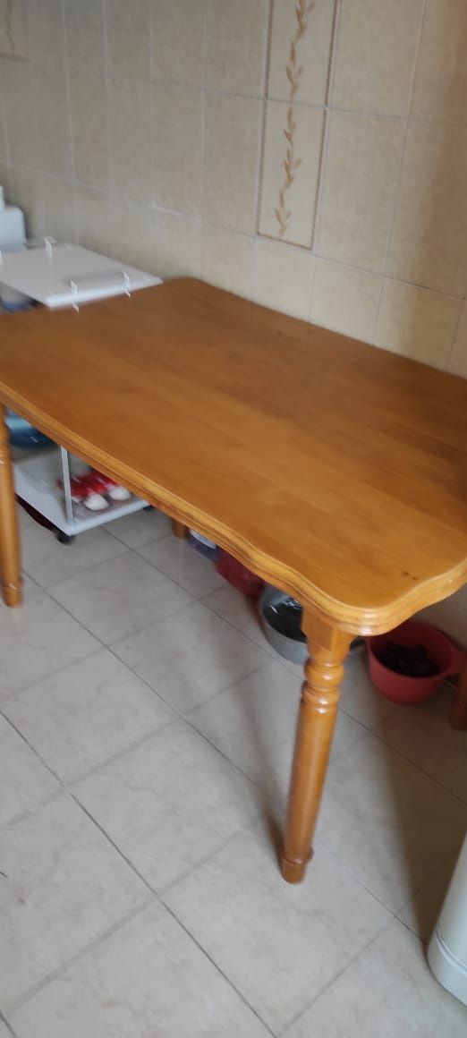 Кухонный стол импортный деревянный из дерева