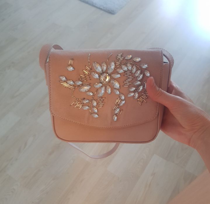 Продавам дамска чанта