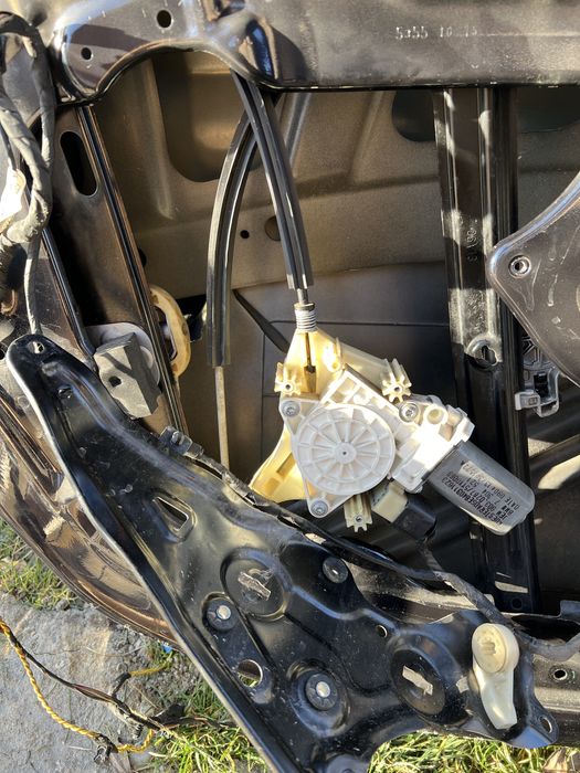 Macara geam partea stanga fata,spate bmw f06