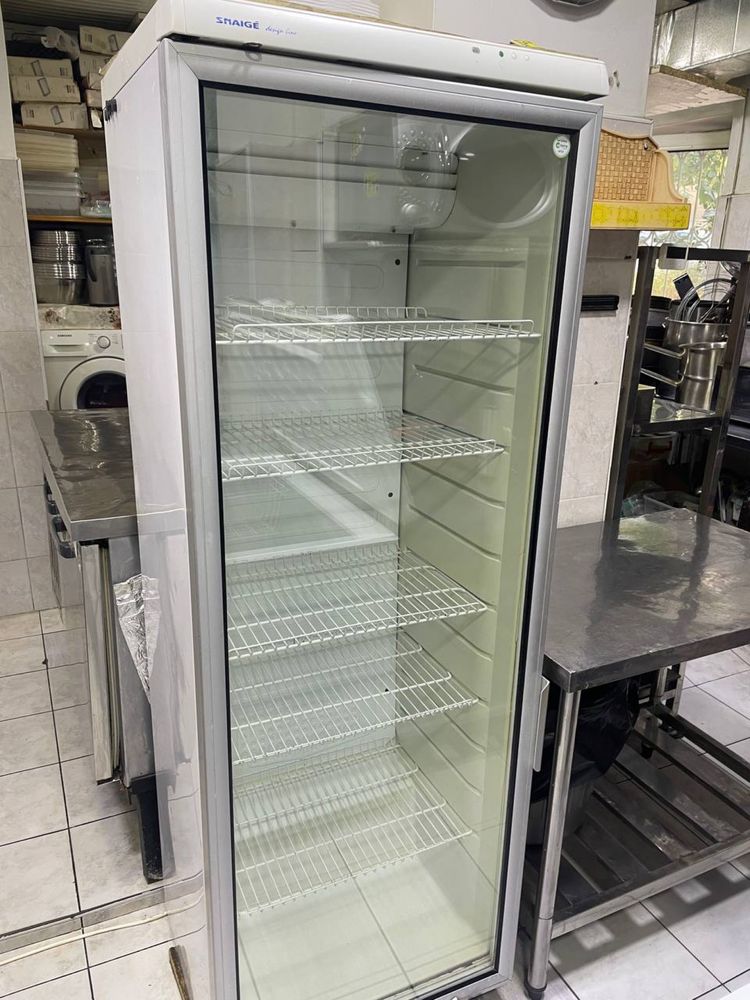 В связи с закрытием ресторана, продаются холодильники, мясорубка,печь