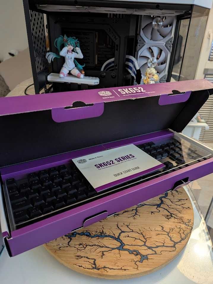Cooler Master SK652 нископрофилна механична клавиатура с Linear Red