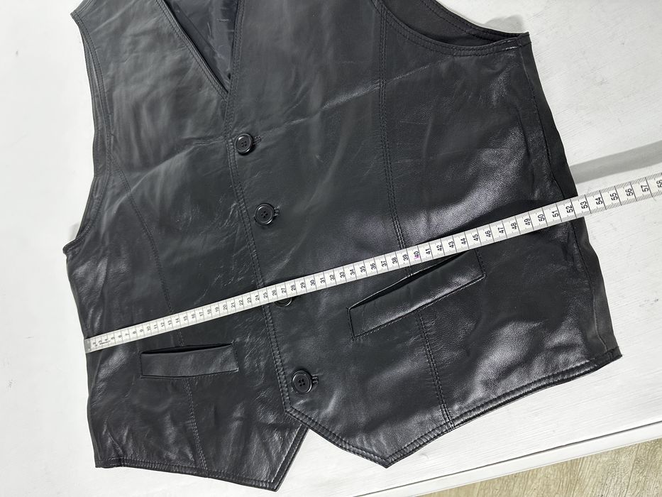 Vesta moto de piele M nouă  marca Different