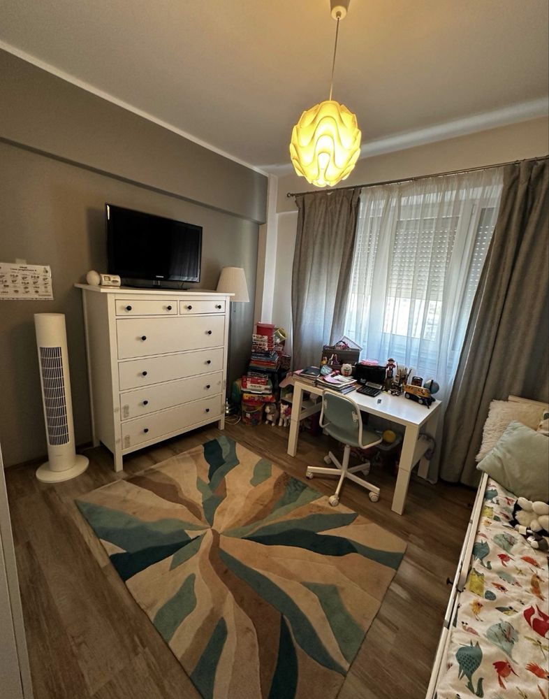 Inchiriez apartament 3 camere