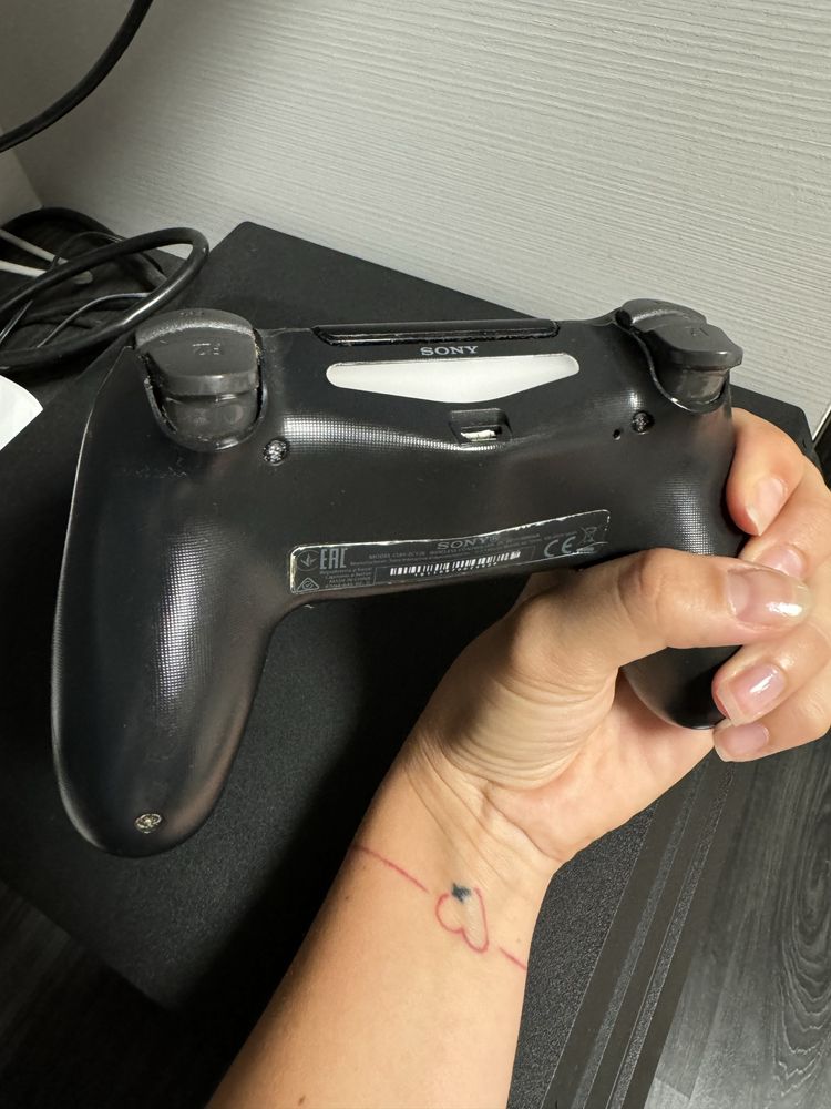 4K PS4 pro 1TB черен