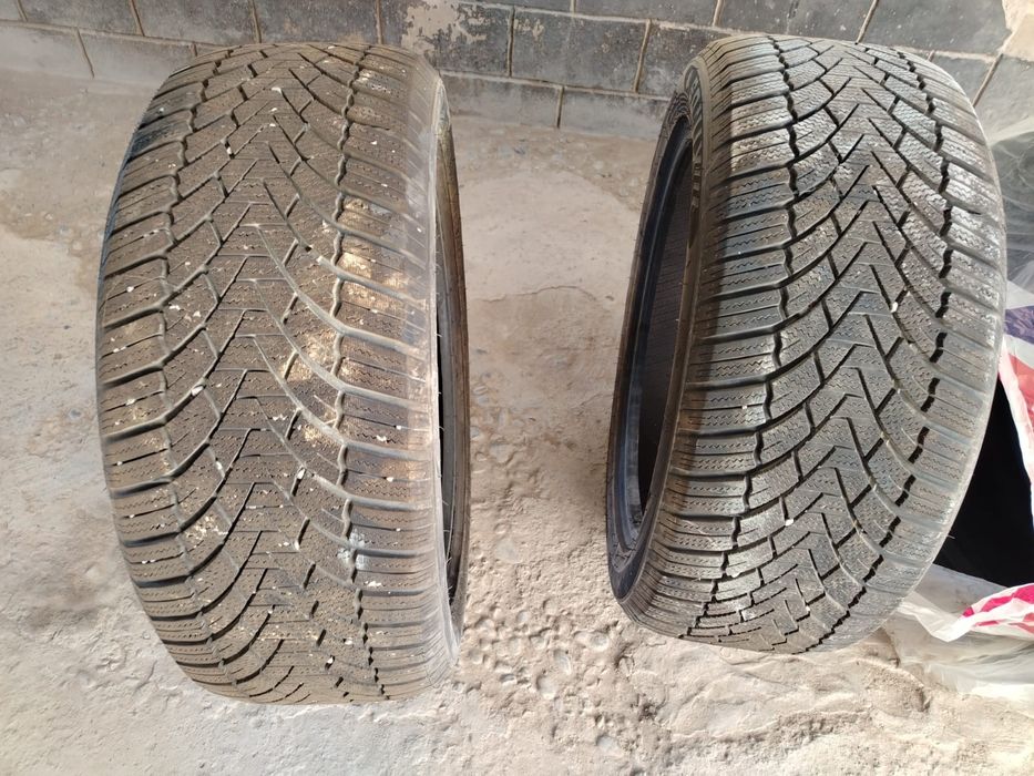 Балоны Шины 245/45 18 почти новые