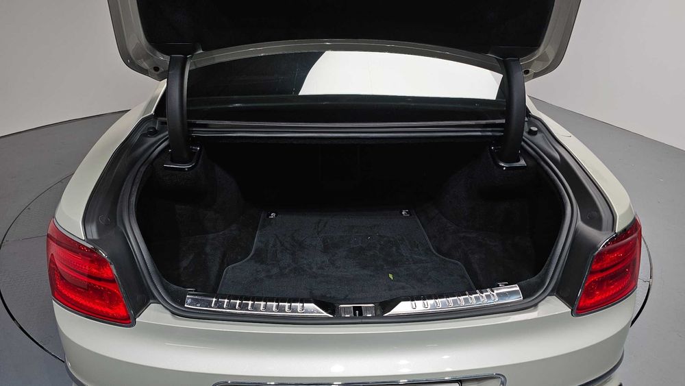 Bentley Flying Spur 4.0 Azure — 2024 год