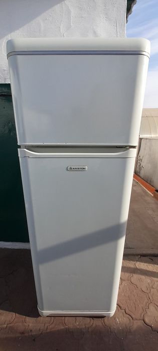Холодильник Ariston