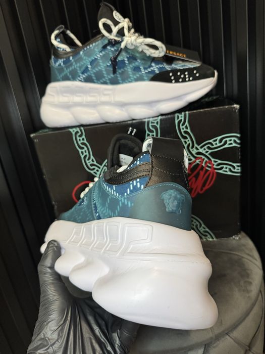 37-43 Versace Chain Reaction White Blue