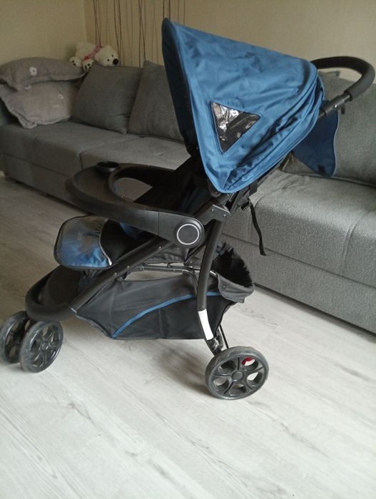 Детская прогулочная коляска