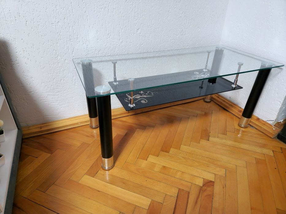 Холна маса не използвана само е зглобена