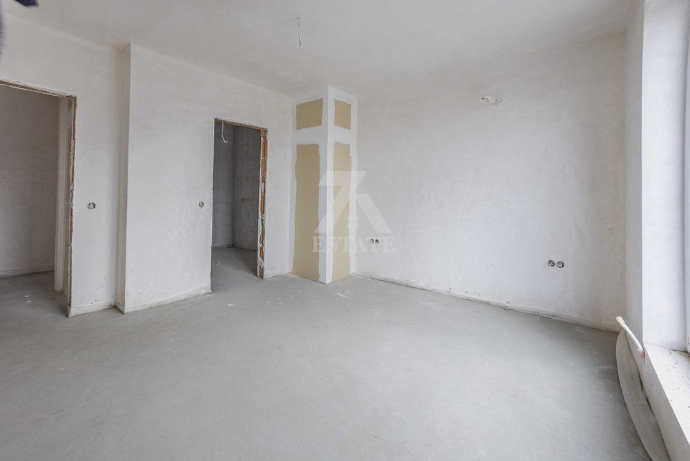 Продава просторен 3-стаен апартамент в ж. к. Овча Купел