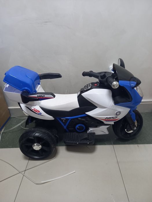 Прлдам новый детский мотороллер