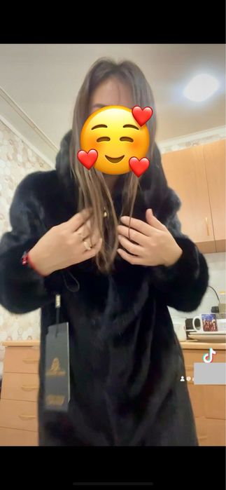 Шуба норковая, черного цвета