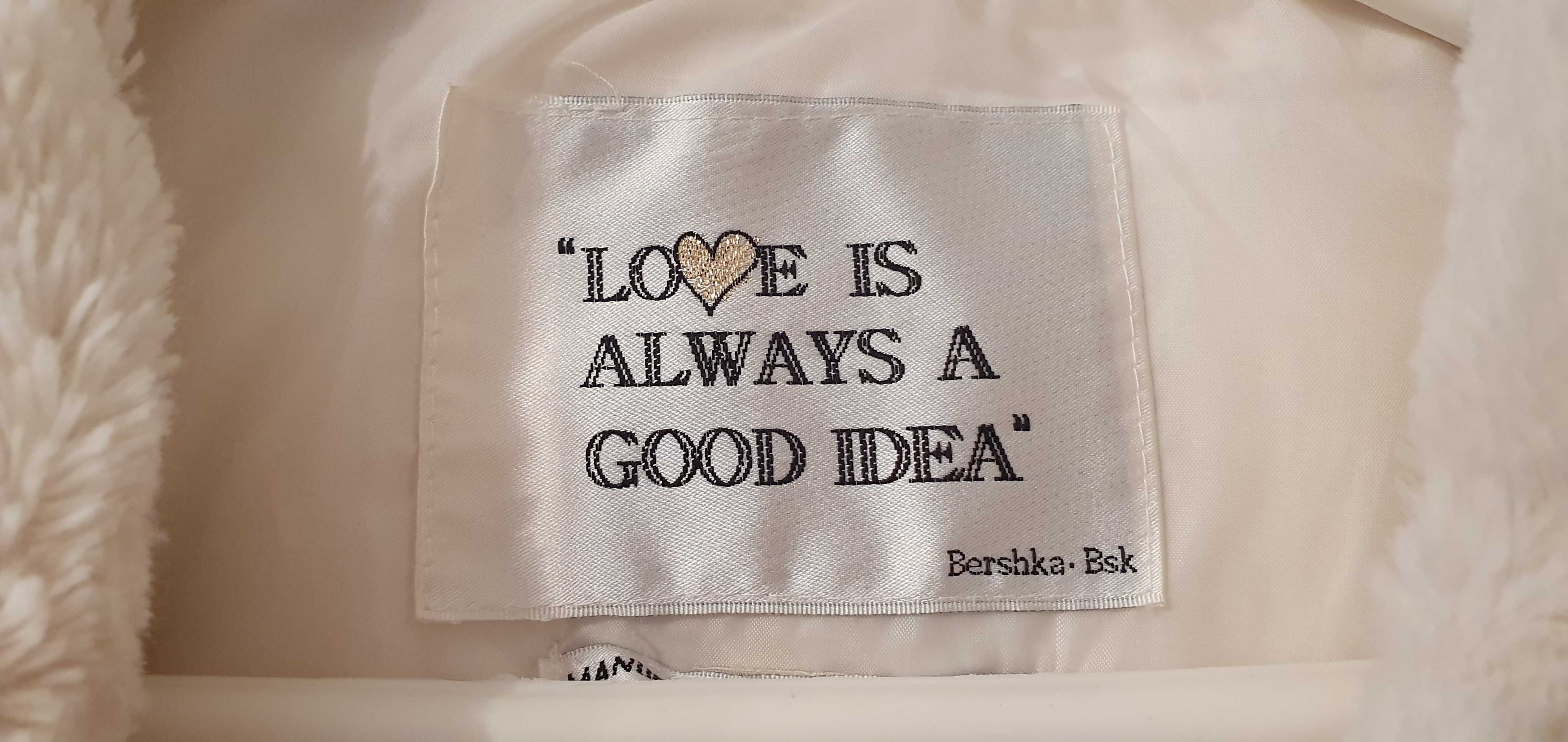 Дамско зимно яке Bershka - пух и пера