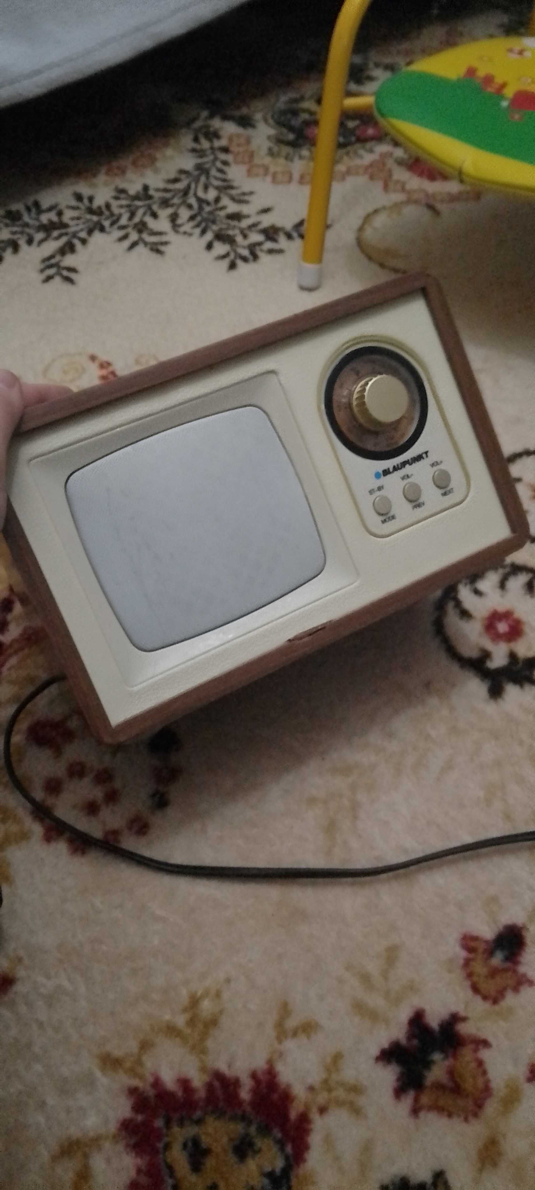 Vând Radio model BLAUPUNKT
