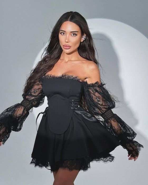 Рокля корсет с ръкави дантела