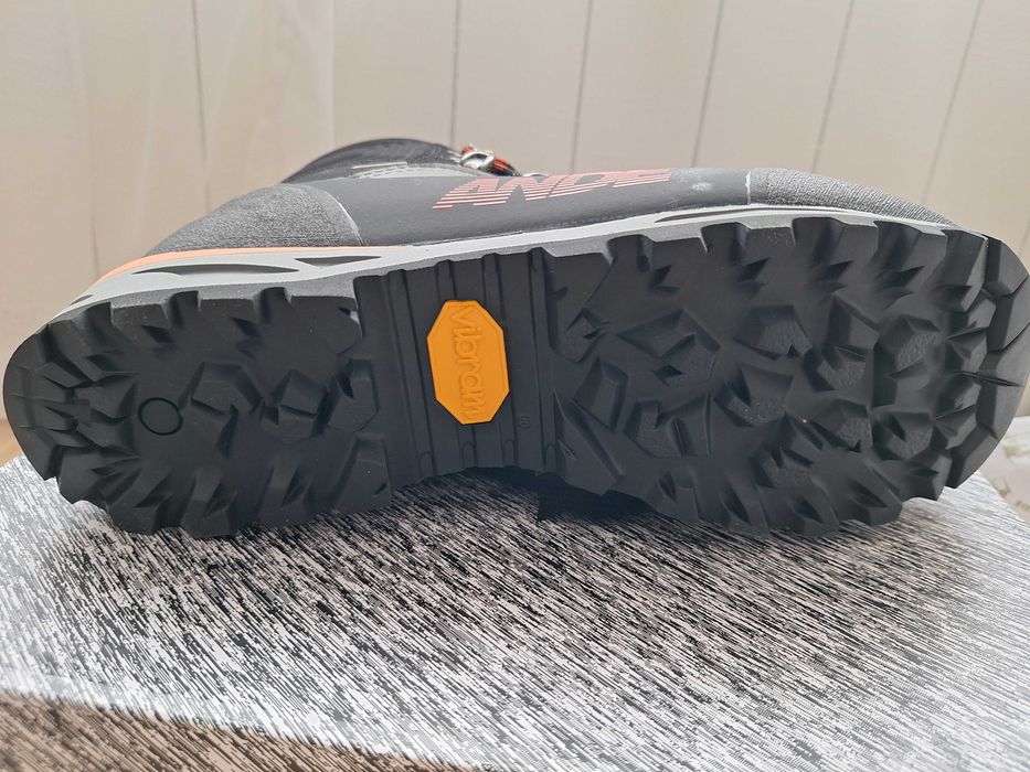 Нови всесезонни туристически обувки Ande Makalu Tech