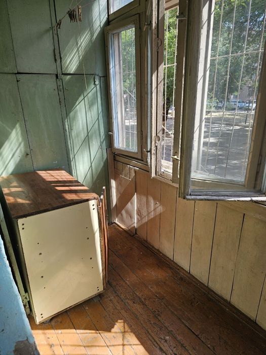 Продаётся Учтепа 21 3 комн. 1этаж. Панель