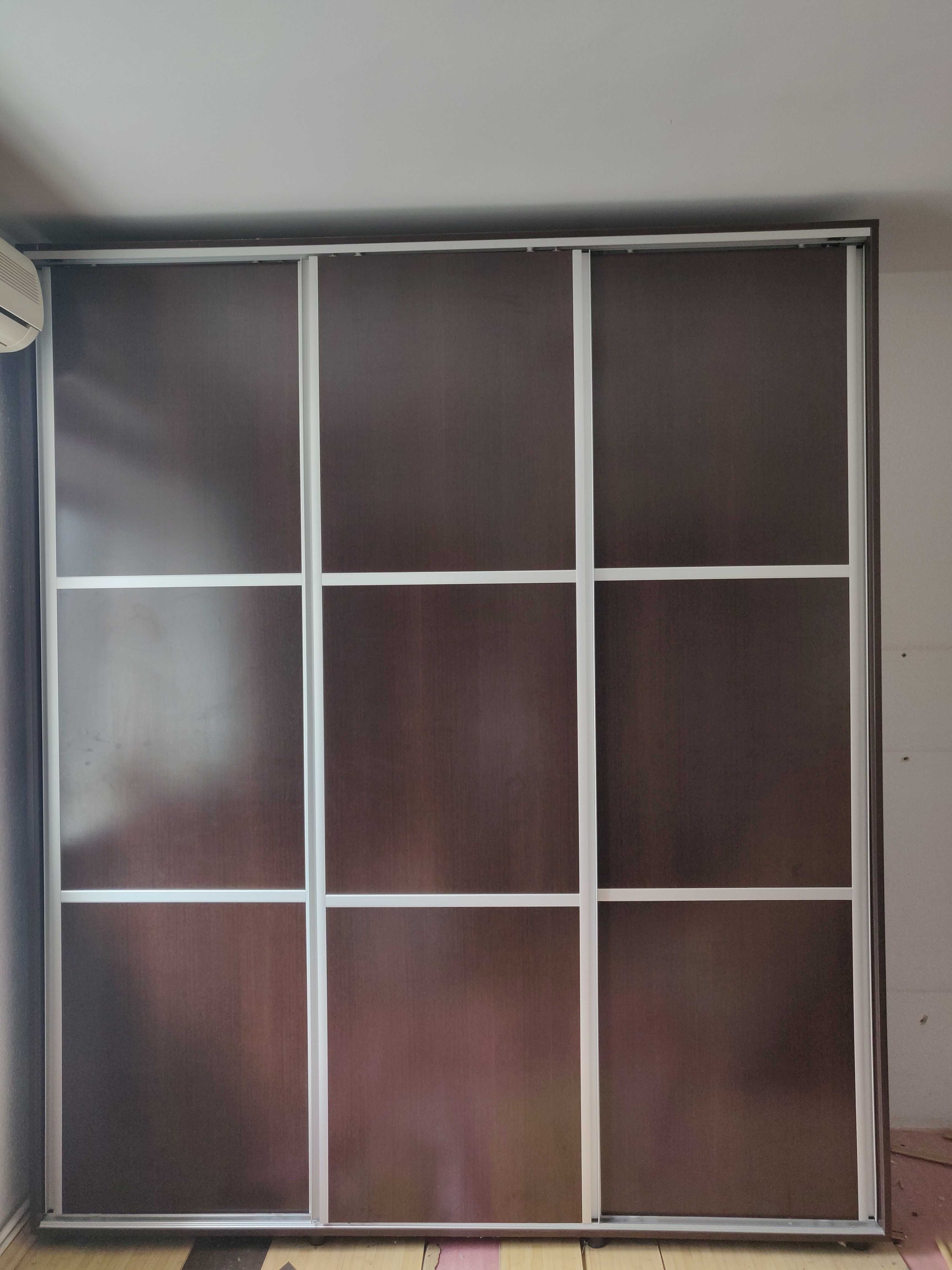 Dulap mare cu uși glisante, compartimentat – 210x60x250 cm