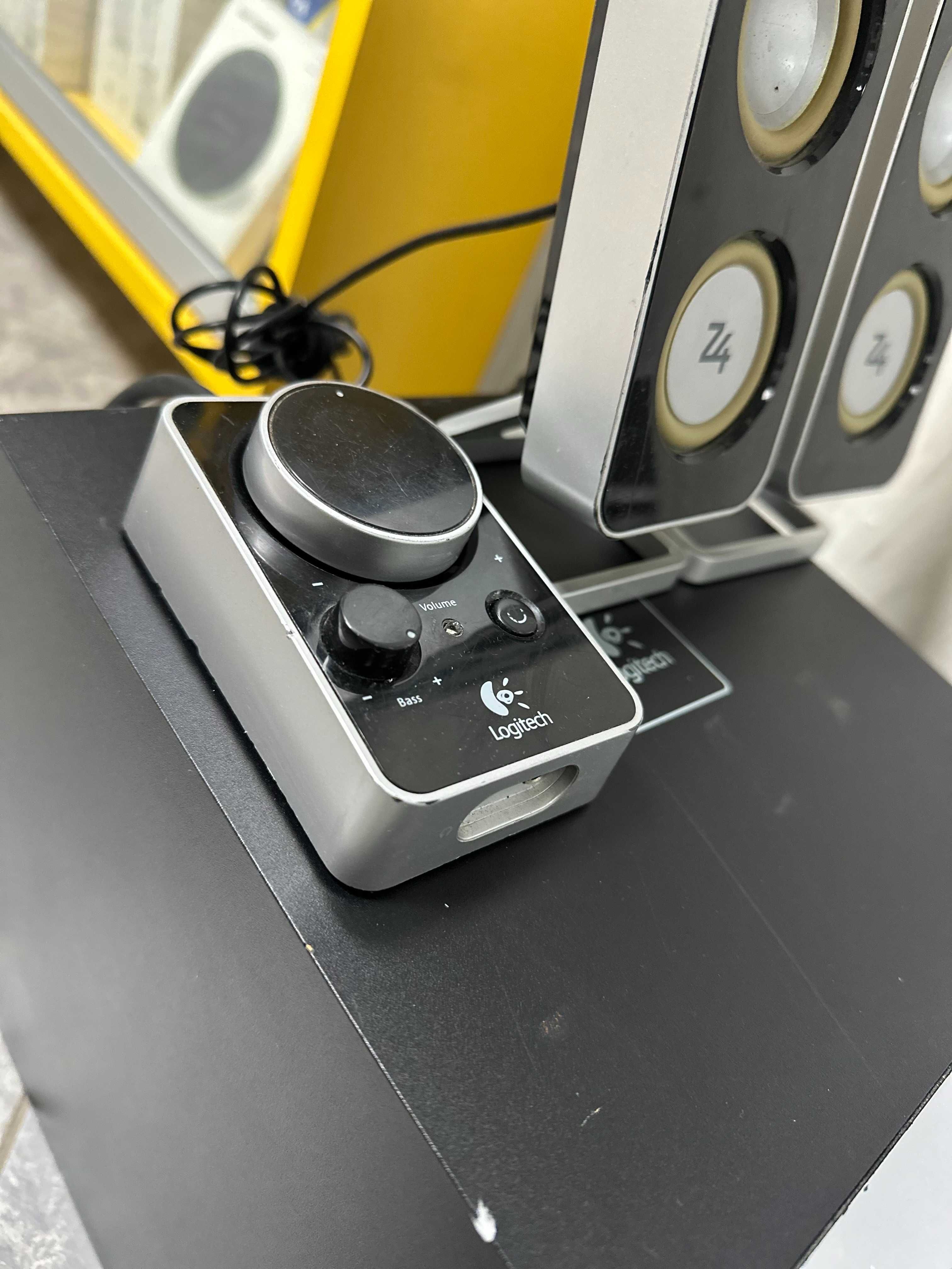Тонколони , буфер Logitech Z4 2.1 за компютър 2.1 за компютър