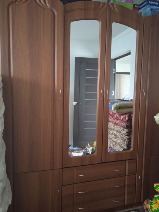 Шифонер тахтасымен 65000касына косымша комодтар бар