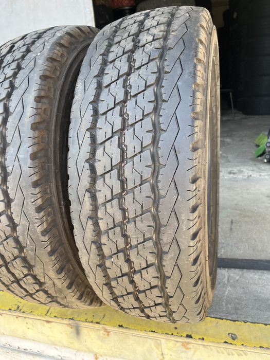 2 бр. гуми за бус 215/70/15C Brigdestone DOT 0718 9 mm