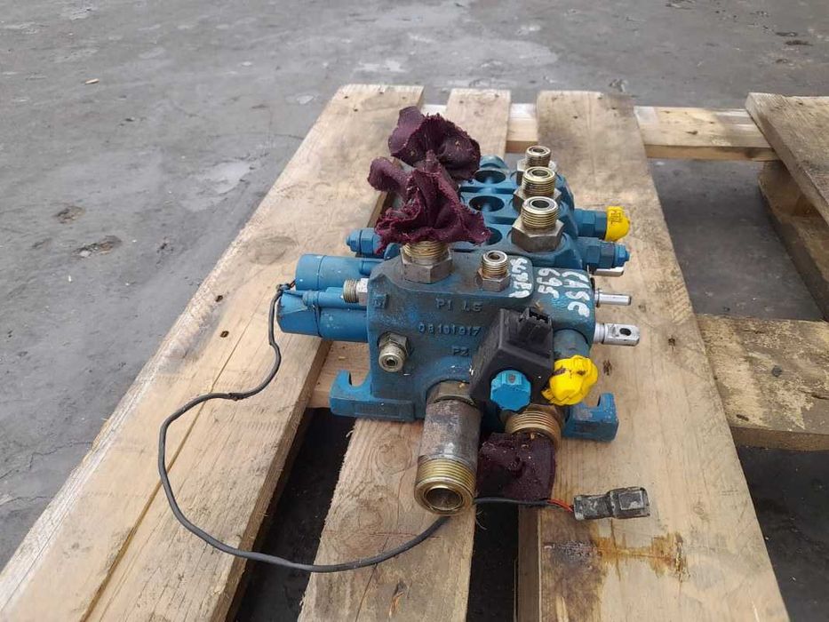 Distribuitor hidraulic buldoexcavator Case 580 , 595 , 695 Super R