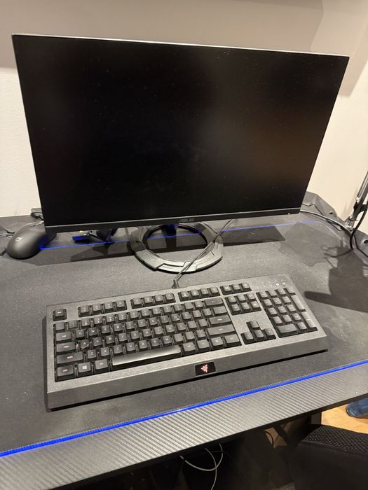 Set complet Gaming – PC, birou, scaun, monitor și accesorii