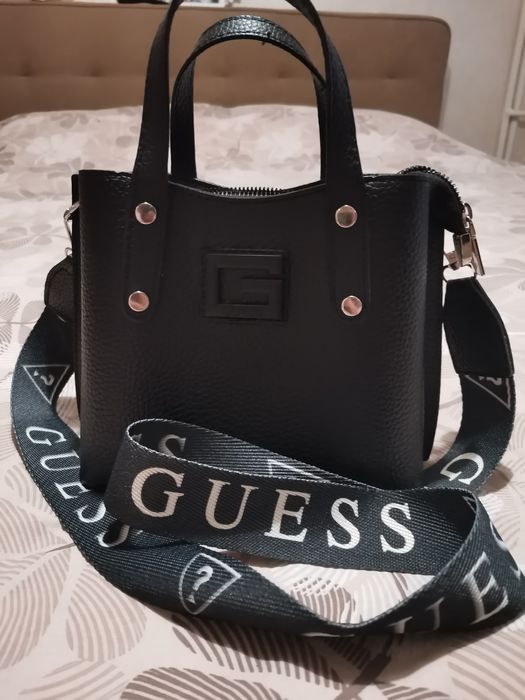 Дамска чанта през рамо GUESS р-р 18/20/9 см.