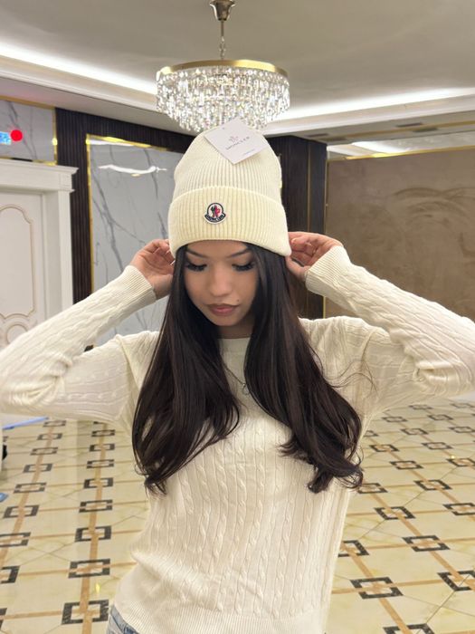 Шапка Moncler  белый супер качество