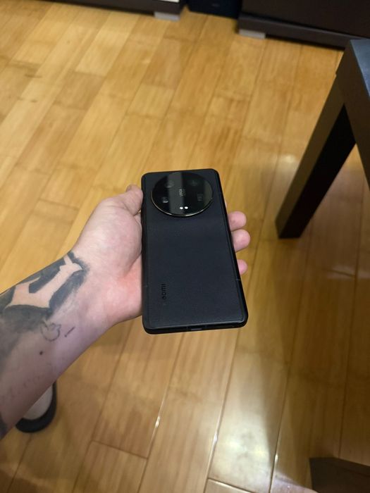 Vând sau schimb Xiaomi 13 ultra 16 GB RAM 1 tera stocare