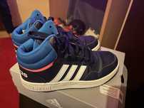 Adidas nr 37 cateva purtari comozi in stare foarte buna