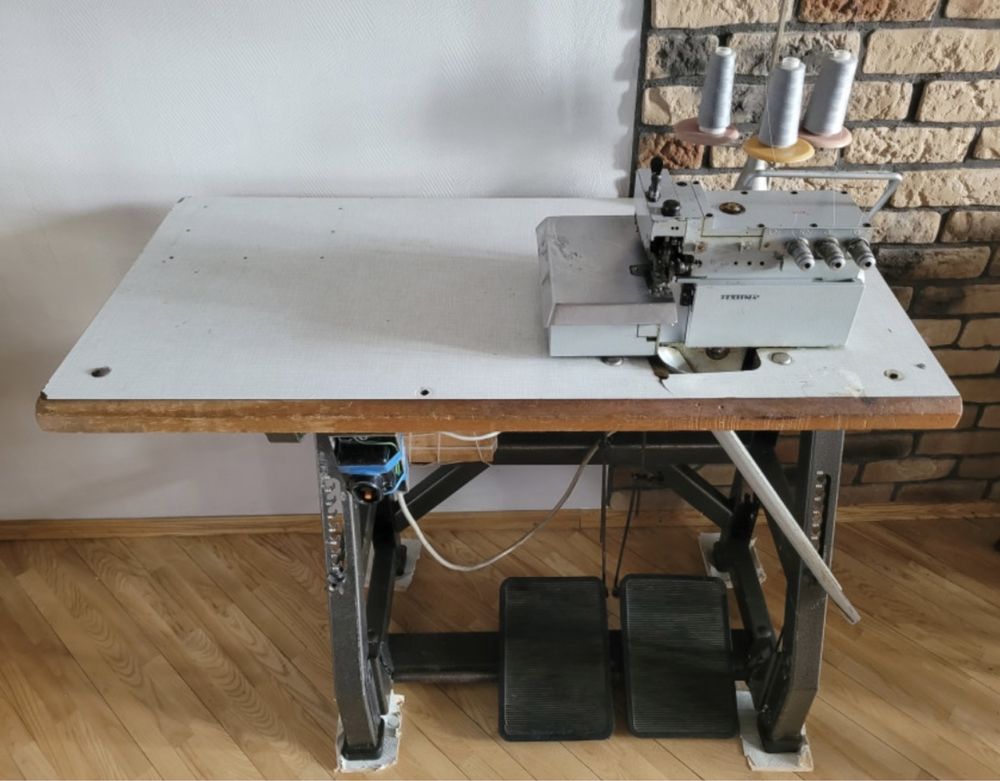 Продам оверлок Textima