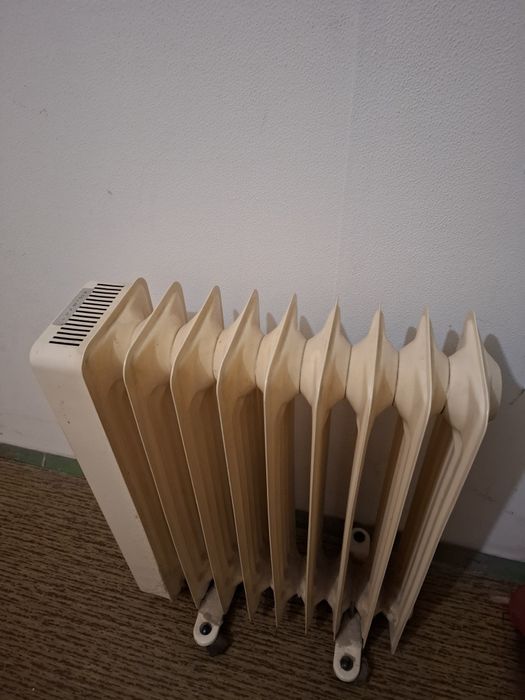 Продавам маслен радиатор- български- 2000w