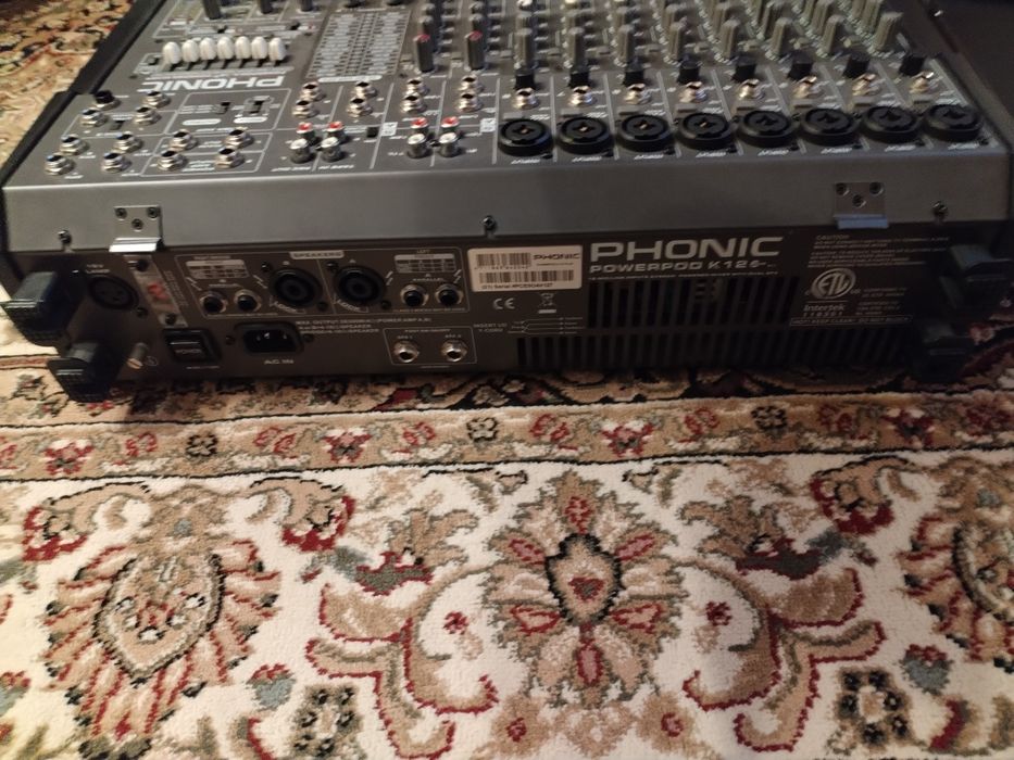 Vând mixer Phonic Powerpod K12