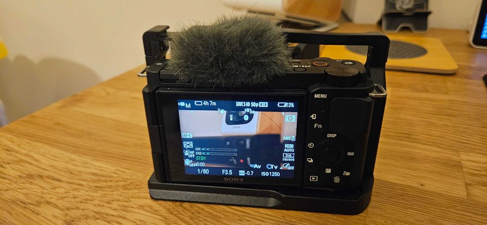 фотоапарат за влогинг Sony ZV-E10 + аксесоари