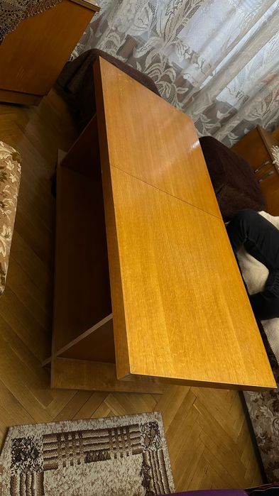 ПОДАРЯВАМ холна гарнитура и маса