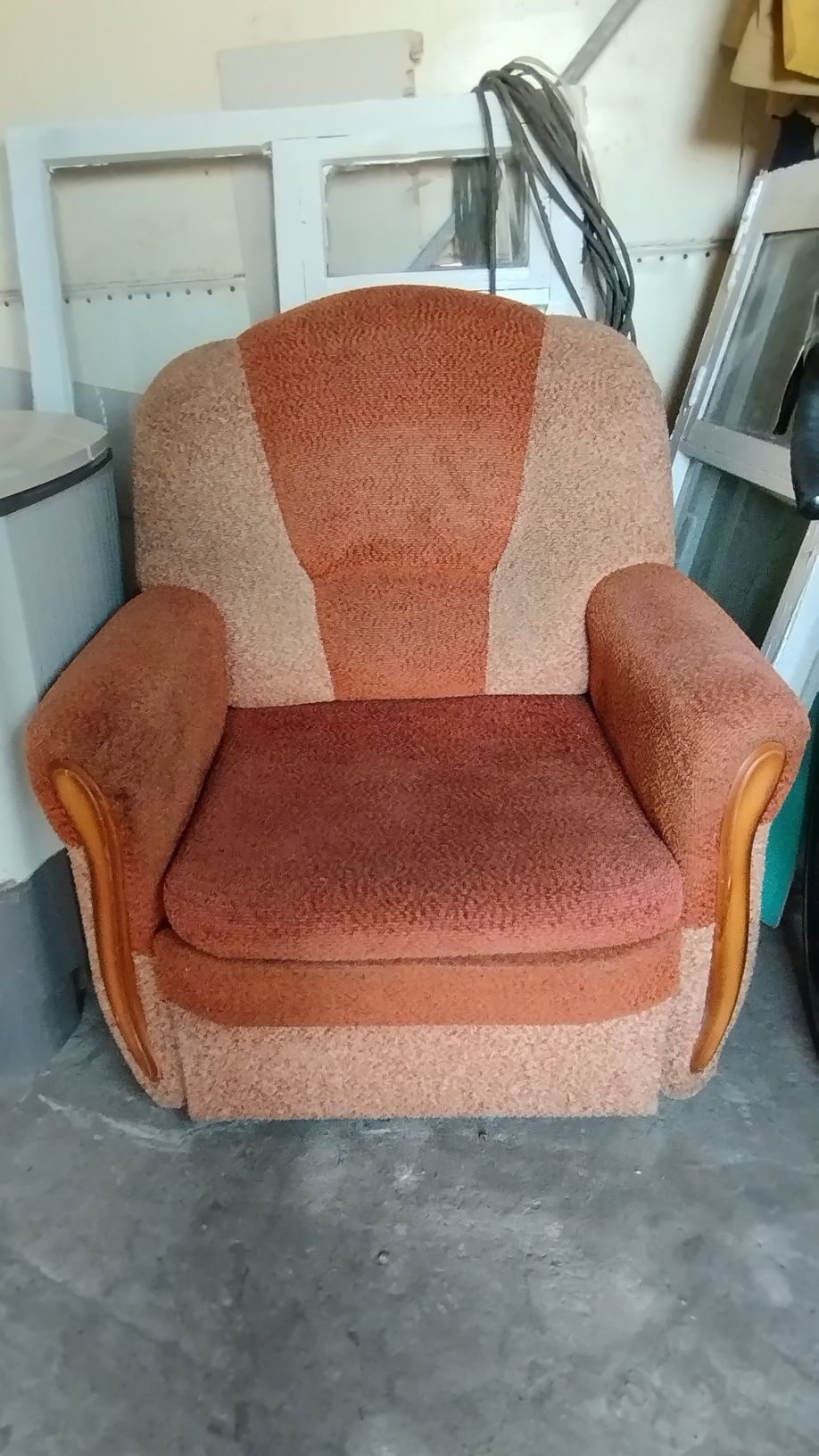 Продам 2 одинаковых кресла в отличном состоянии