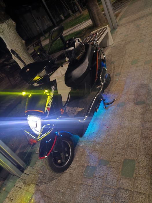 Elektroniy Skuter sotiladi obmenham bor Benzili skuterlarga.