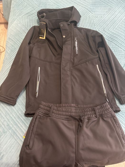 Продается мужской спортивный костюм